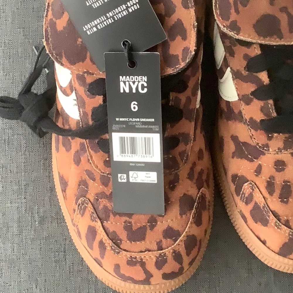 Women's nwt  Leopard Print Sneakers - Picture 3 of 5